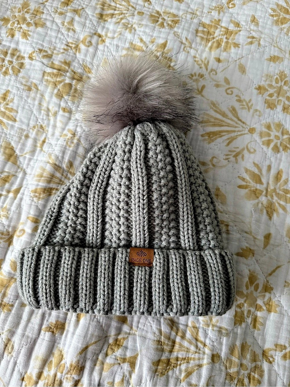 Knit Pom Beanie in Gray